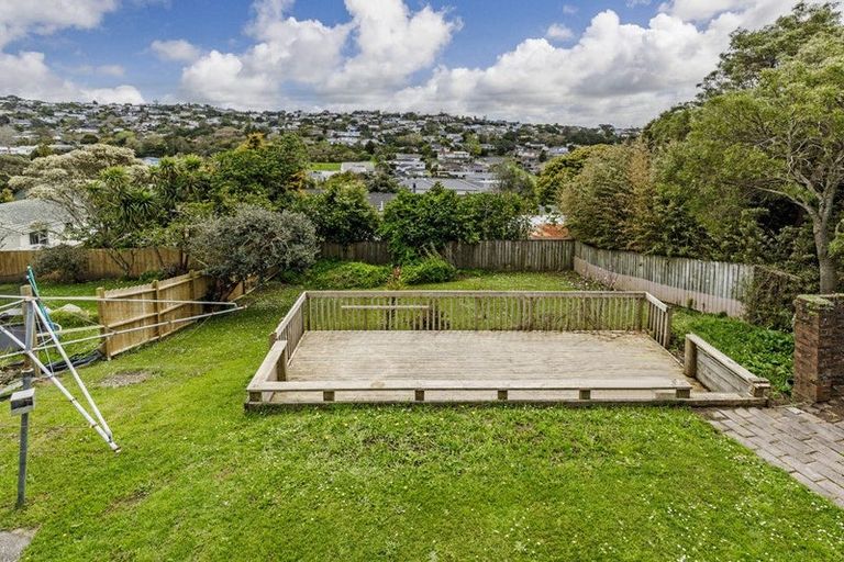 Photo of property in 20 Shanaway Rise, Hillcrest, Auckland, 0627