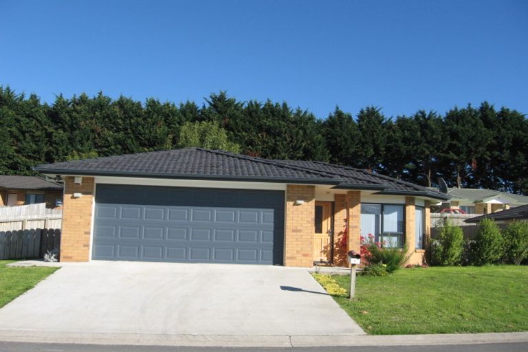 Photo of property in 27 Castlefinn Drive, Weymouth, Auckland, 2103