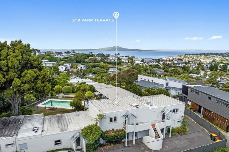 Photo of property in 3/18 Parr Terrace, Castor Bay, Auckland, 0620