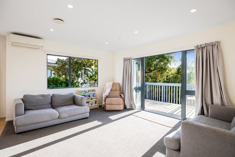 Photo of property in 15b Greta Place, Stanmore Bay, Whangaparaoa, 0932