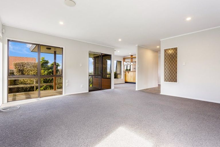 Photo of property in 4 Marlin Street, West Harbour, Auckland, 0618