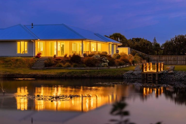 Photo of property in 32a Titoki Road, Waikanae Beach, Waikanae, 5036