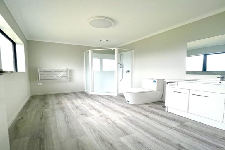 Photo of property in 6a Melleray Place, Randwick Park, Auckland, 2105