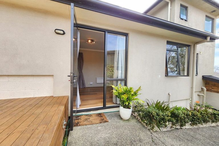 Photo of property in 63 Medallion Drive, Oteha, Auckland, 0632