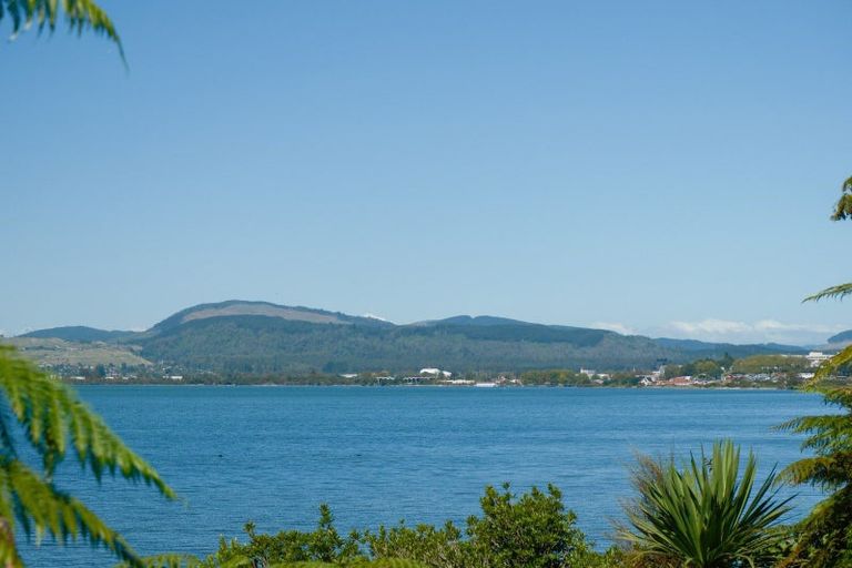 Photo of property in 137 Koutu Road, Kawaha Point, Rotorua, 3010
