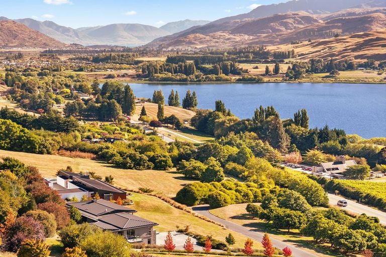 Photo of property in 16 Hayes View Lane, Lake Hayes, Queenstown, 9371