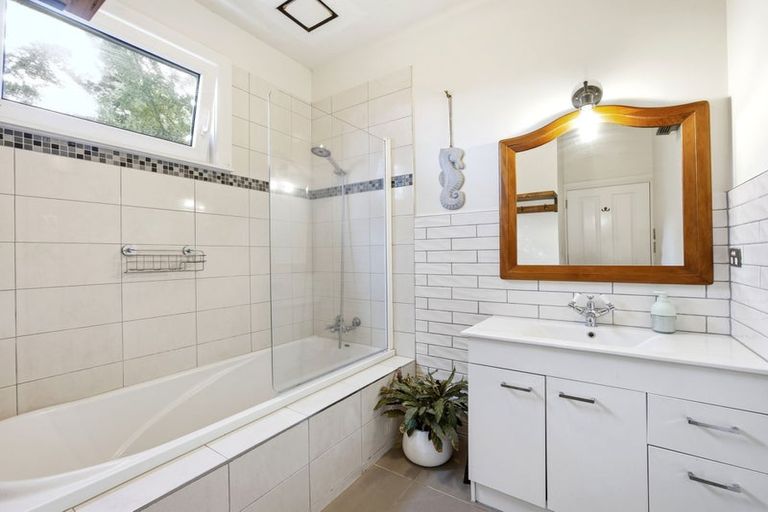 Photo of property in 8 Dudley Road, Lyttelton, 8082