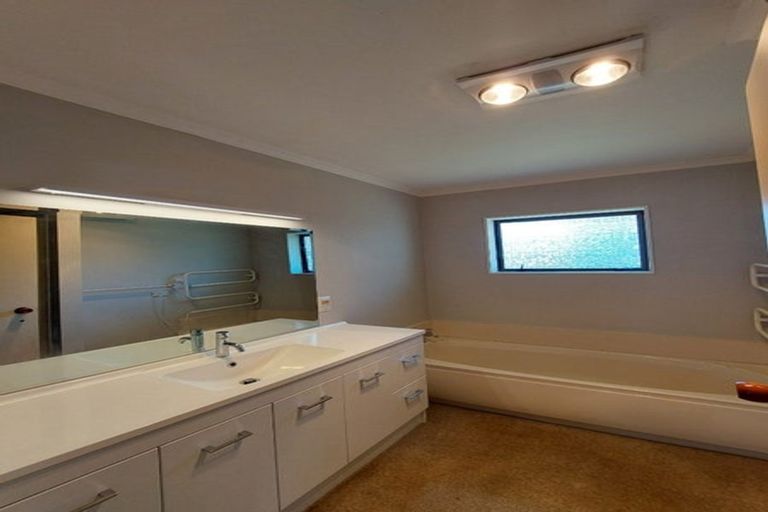 Photo of property in 15 Selwyn Street, Lower Vogeltown, New Plymouth, 4310