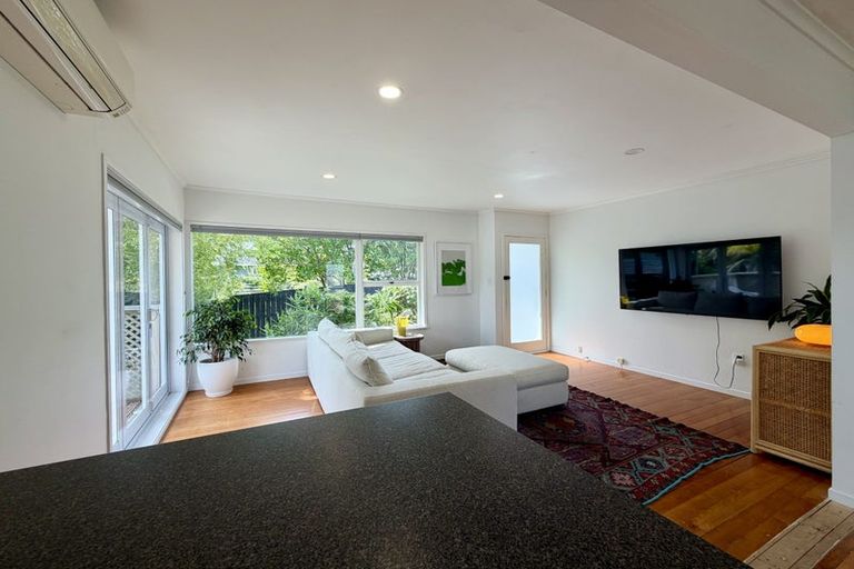 Photo of property in 2/7 Knightsbridge Drive, Forrest Hill, Auckland, 0620