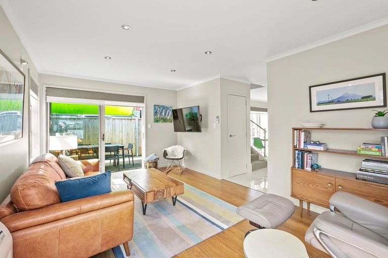 Photo of property in 32b Gilbert Street, New Plymouth, 4310