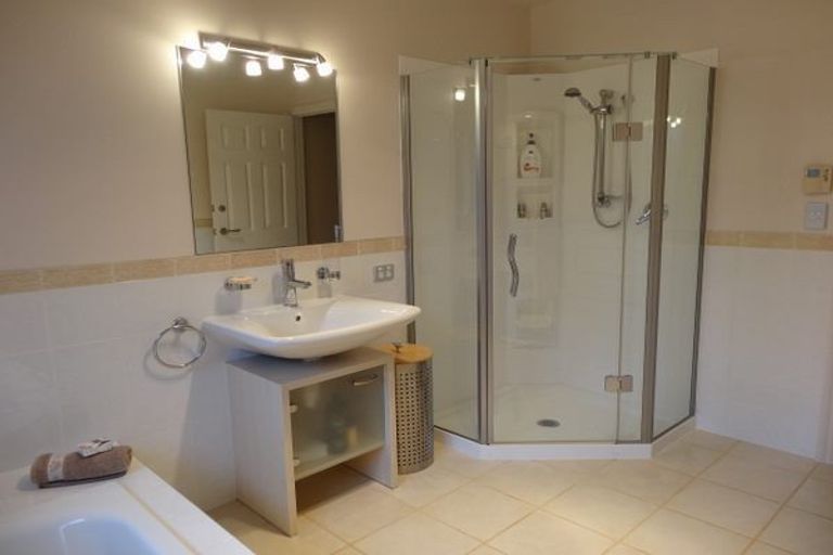 Photo of property in 16 Ranui Avenue, Kerikeri, 0230