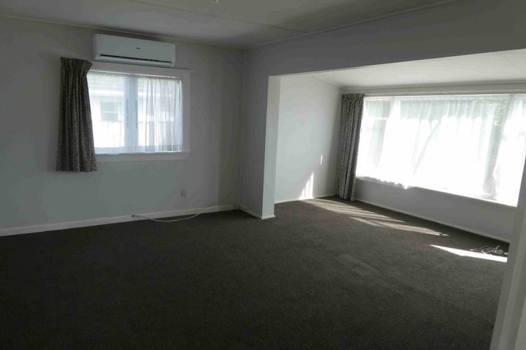 Photo of property in 1 Kiernan Place, Kelston, Auckland, 0602