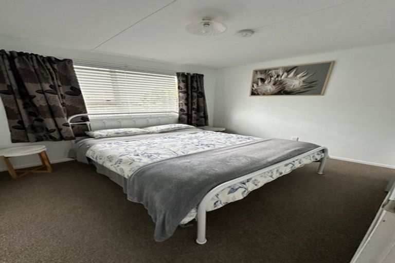 Photo of property in 25 Clapham Grove, Stokes Valley, Lower Hutt, 5019