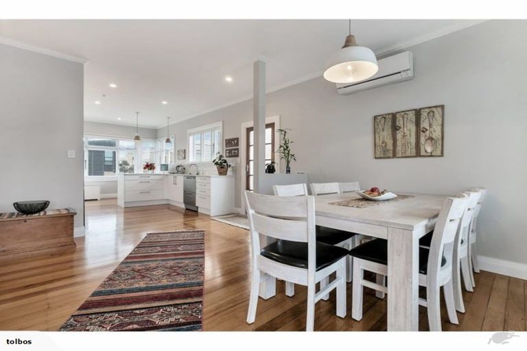 Photo of property in 1 Cochrane Road, Hobsonville, Auckland, 0616