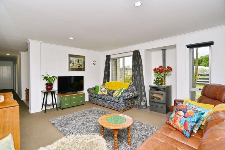 Photo of property in 9 Riverside Way, Amberley, 7410