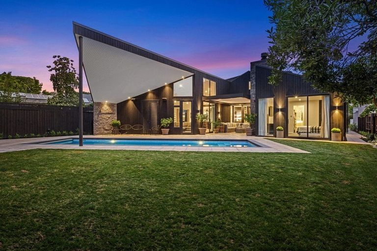 Photo of property in 10 Weka Street, Fendalton, Christchurch, 8041