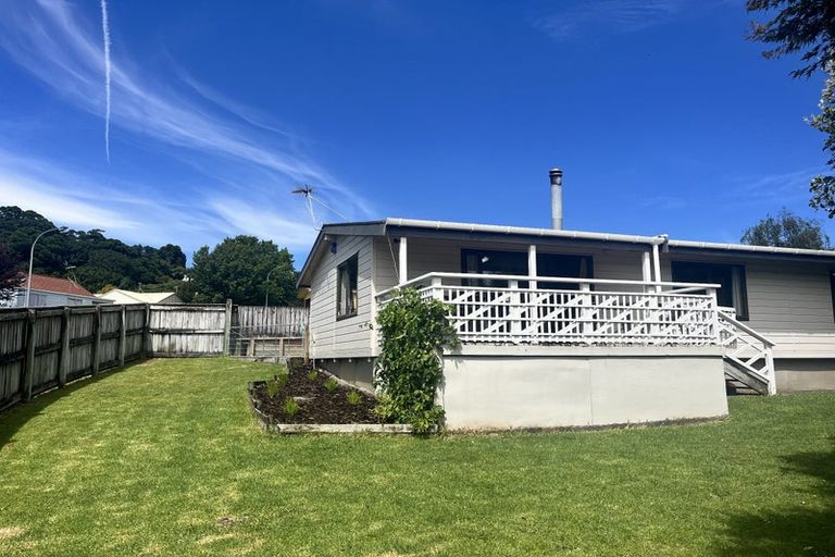 Photo of property in 41 Riversdale Drive, Merrilands, New Plymouth, 4312