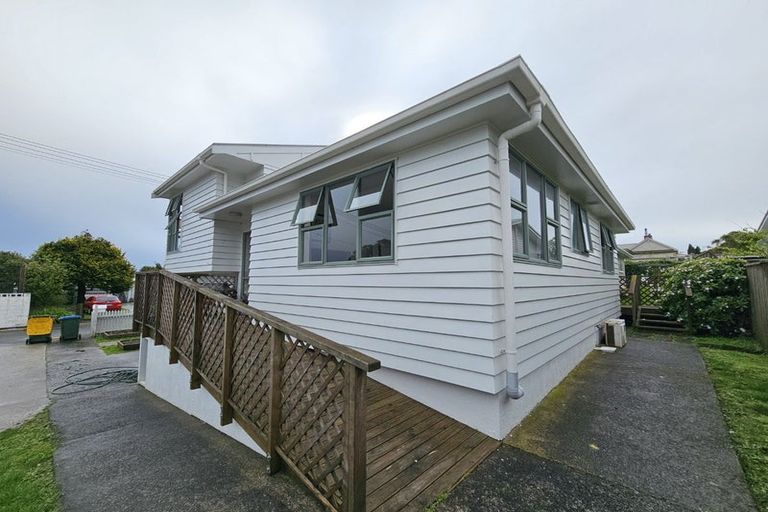 Photo of property in 2 Park Avenue, Titahi Bay, Porirua, 5022