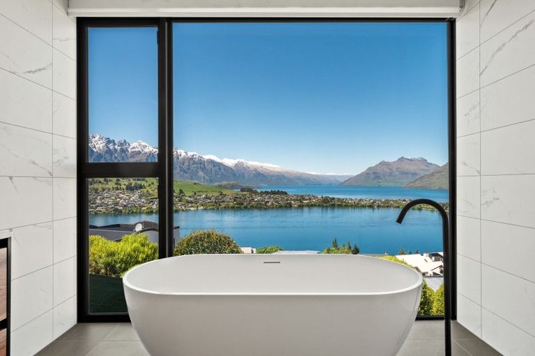 Photo of property in 92 Hensman Road, Queenstown, 9300