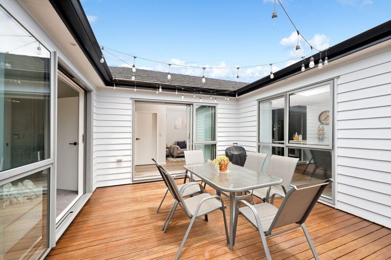 Photo of property in 24 Tarras Road, Kumeu, 0810