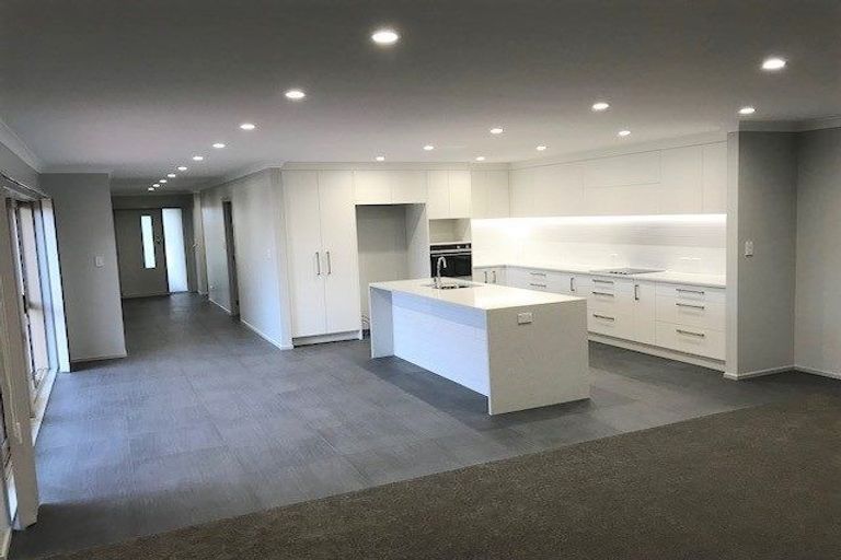 Photo of property in 37 Riverglade Parkway, Te Atatu South, Auckland, 0610