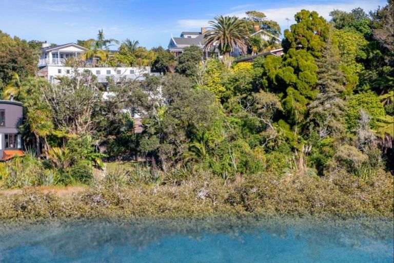 Photo of property in 9 Onewa Road, Northcote, Auckland, 0627