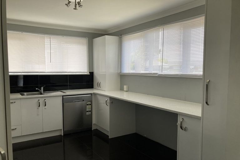 Photo of property in 305 Richardson Road, New Windsor, Auckland, 1041