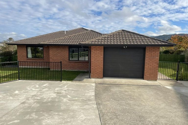 Photo of property in 78 Sunstone Crescent, Timberlea, Upper Hutt, 5018