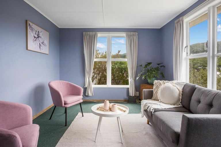 Photo of property in 83 Bell Street, Tawa, Wellington, 5028