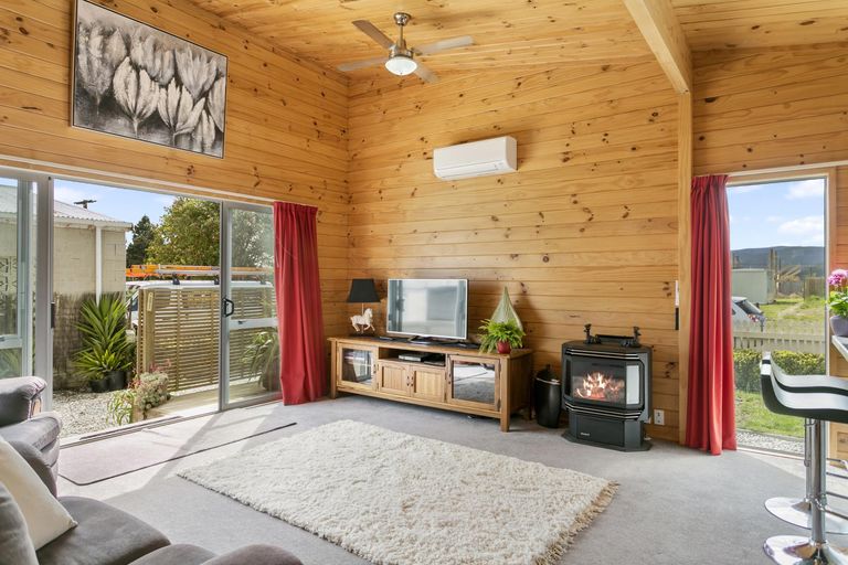 Photo of property in 12 Tanekaha Terrace, Mangakino, 3421