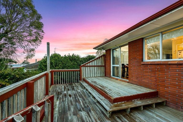 Photo of property in 24 Hartley Terrace, Massey, Auckland, 0614