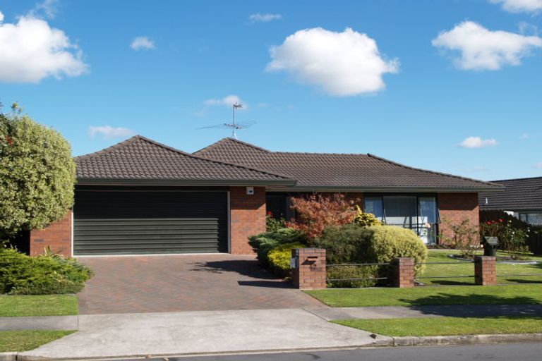 Photo of property in 42 West Fairway, Golflands, Auckland, 2013