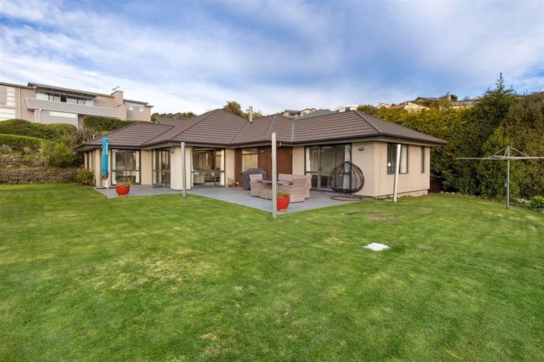 Photo of property in 32 Rockview Place, Mount Pleasant, Christchurch, 8081