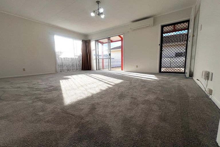 Photo of property in 11 Tyndrum Place, Highland Park, Auckland, 2010