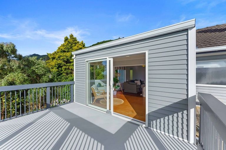 Photo of property in 27 Kotare Street, Waikanae, 5036