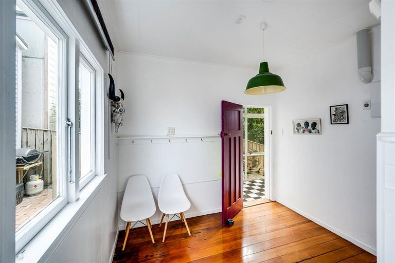 Photo of property in 11a Colenso Avenue, Hospital Hill, Napier, 4110