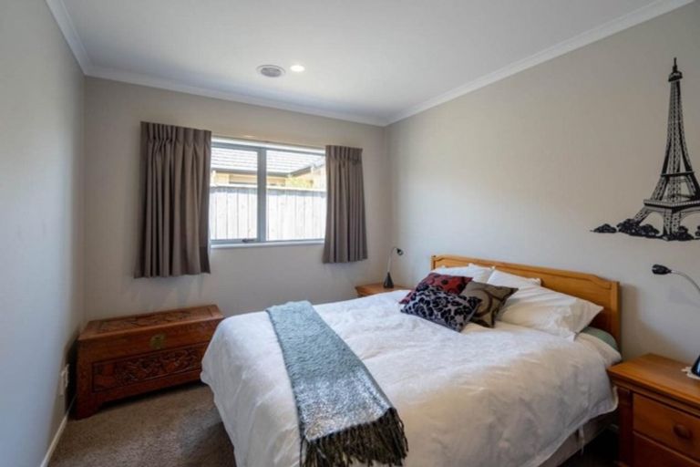 Photo of property in 4 Petrel Close, Paraparaumu Beach, Paraparaumu, 5032