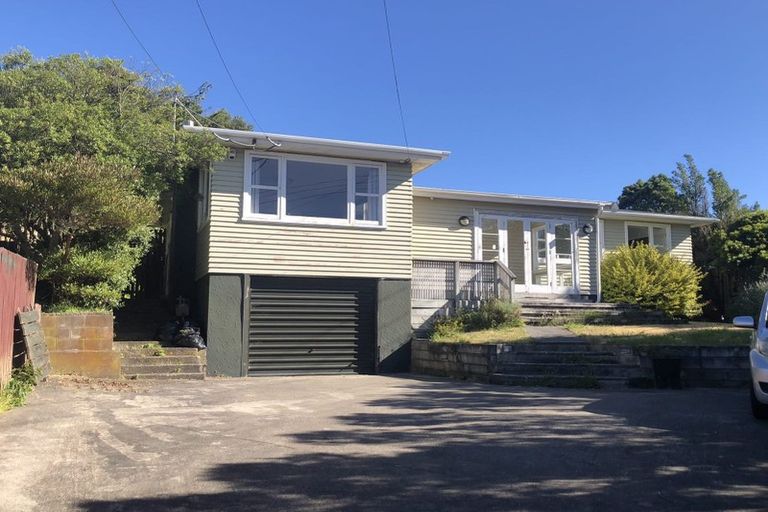 Photo of property in 21 Wakely Road, Newlands, Wellington, 6037