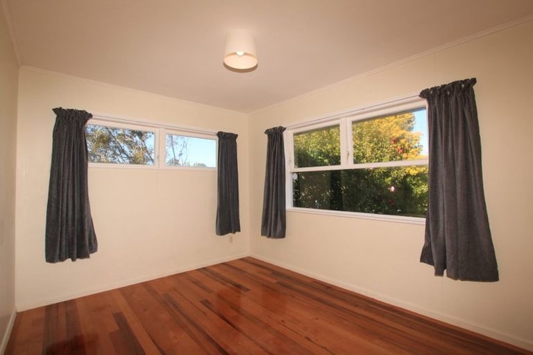 Photo of property in 12 La Rosa Street, Green Bay, Auckland, 0604