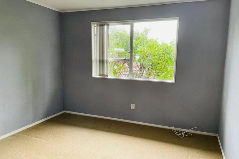 Photo of property in 23 Trias Road, Totara Vale, Auckland, 0629