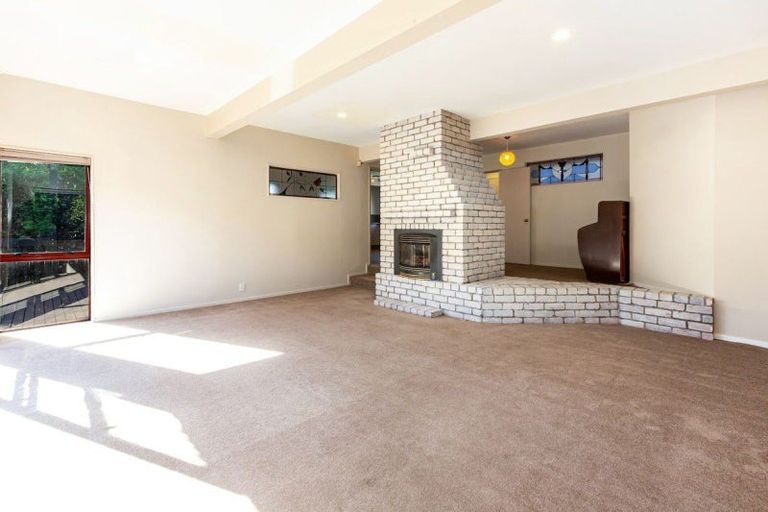Photo of property in 16 James Cook Drive, Whitby, Porirua, 5024
