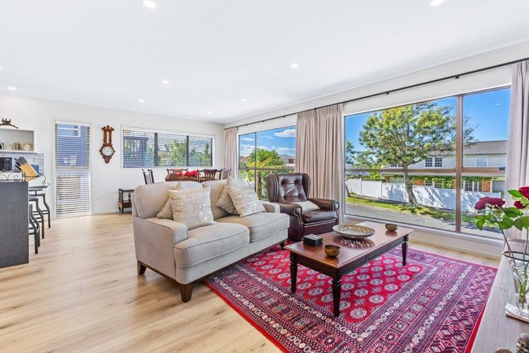 Photo of property in 20 Chatswood Grove, Chatswood, Auckland, 0626