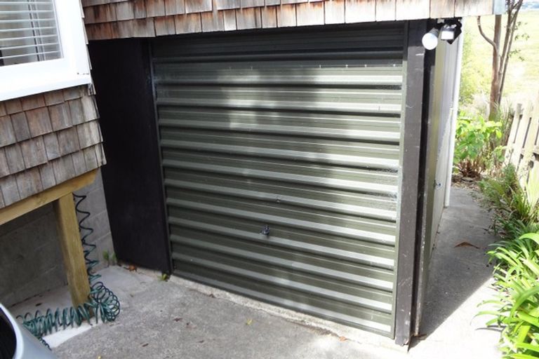 Photo of property in 2/20 Saint Peters Street, Northcote, Auckland, 0627