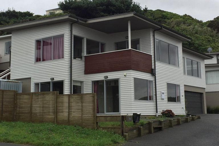 Photo of property in 23 Tamworth Crescent, Newlands, Wellington, 6037