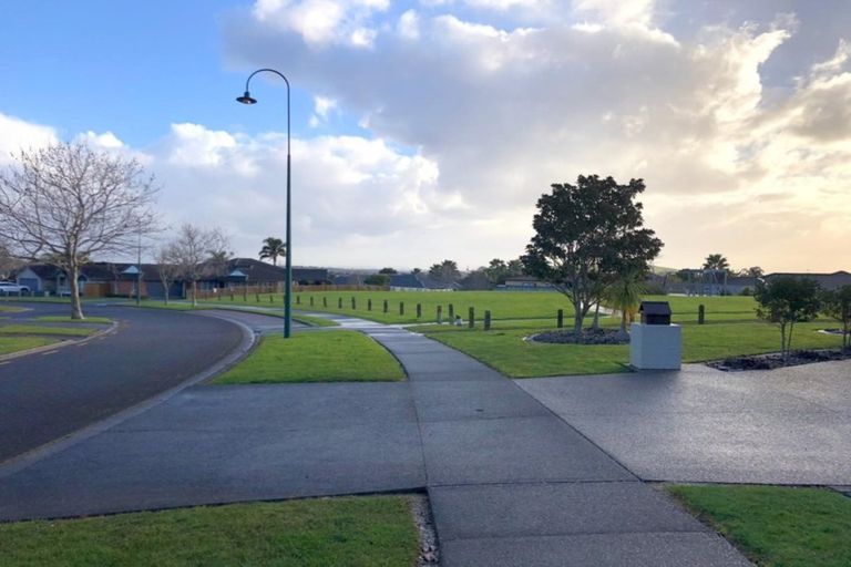 Photo of property in 11 Dairyland Drive, East Tamaki Heights, Auckland, 2016