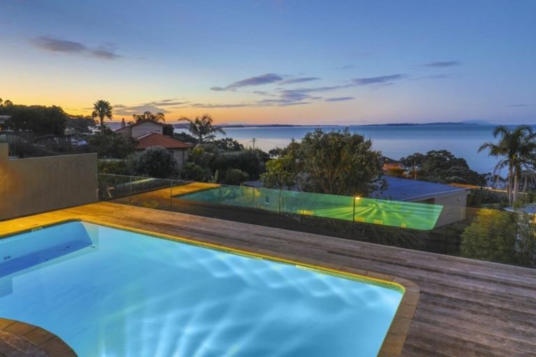 Photo of property in 196 Vipond Road, Stanmore Bay, Whangaparaoa, 0932