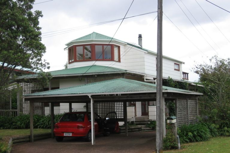 Photo of property in 18 Beach Haven Road, Beach Haven, Auckland, 0626