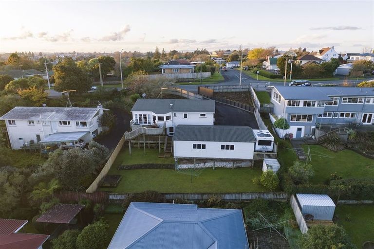 Photo of property in 84 Cambridge Road, Hillcrest, Hamilton, 3216