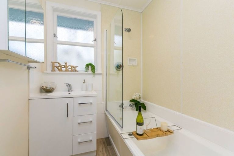 Photo of property in 20 Gear Terrace, Ranui, Porirua, 5024