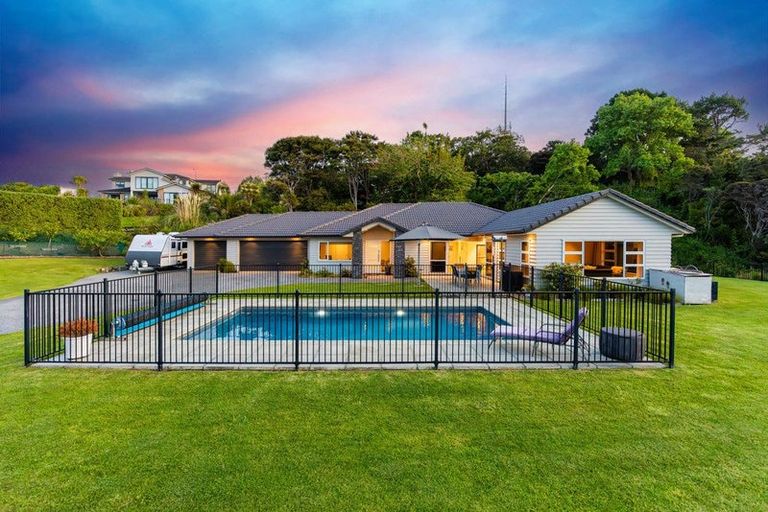 Photo of property in 343 Glenvar Road, Long Bay, Auckland, 0630